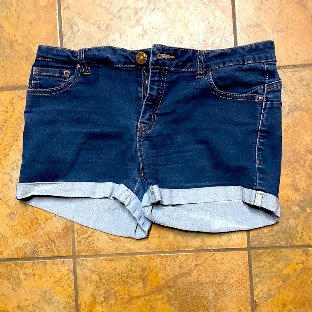 Stretchy jean shorts
